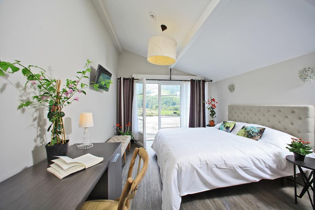 Hotel Agian Itxassou Quarto foto